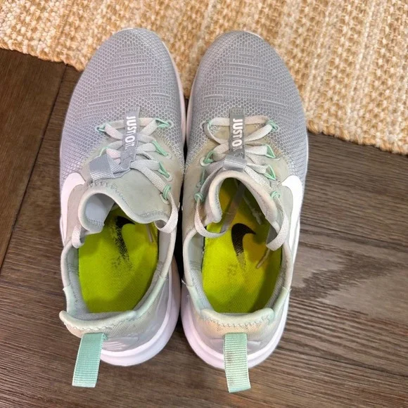 Nike Free TR 8 Women's Training Shoes Gray White Running Sneakers Size 9‎ - Picture 5 of 9